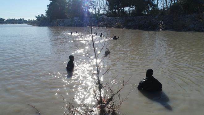 Denizde balatlan almalarda, jandarmaya ait 3 arama- kurtarma kpei ve 1 kadavra kpei de kullanld.