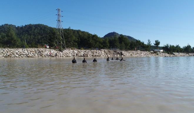 Aramalarda, 25 Ocak Cuma gn, Kader Buse Acar'n antas bulunurken, dnk aramalarda ise ayakkabsnn sol teki bulundu.