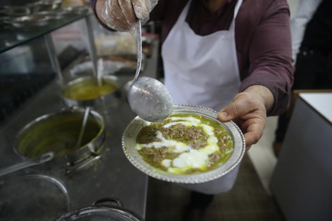 TRT YAPIMI BR SANATTIR   Kentin mehur tirit ustalarndan 55 yandaki kr Bayram da yle konutu: