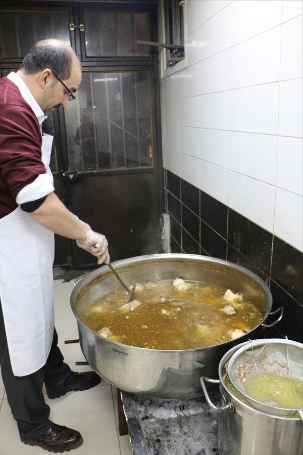 "K aylarnda soua kar insanlar diri, gl tutan ve ok faydal bir yemek trdr. Tirit yiyen bir kii vitamin alm gibi o gn direnli ve din bir ekilde geirir. Serin aylarda daha ok talep edilen hafif bir yemektir. Gemi yllarda ok rabet edilmezdi ancak son yllarda giderek daha ok ilgi grmeye balad.