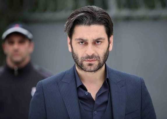 EDHO SON BLM NE OLDU: lyas'n cezaevi nnde urad saldr akrbeylileri derinden etkilemitir. Olanlardan sonra ailenin reisi grevini stlenen Alparslan, amcasnn intikam alnana kadar tm dmanlarn yok etmeye ant ier.