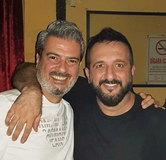 2012 senesinde kendisi gibi tiyatro oyuncusu Devrim Yakut ile evlenmitir. Yeni dnemde imdeki Frtna dizisinde rol alan Alper Kut Ankara?da dnyaya gelmitir. Ekran severler tarafndan zellikle Kurtlar Vadisi Pusu?da canlandrd Baron karakteri ile tannmaktadr.