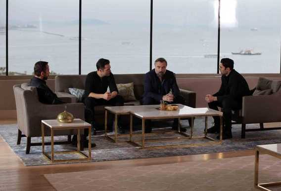 Mertlik nedir bilmeyen dmannn yntemleriyle saldrya geen Hzr, kurduu tuzakla zerine yaplan tm planlar tersine evirir.