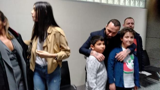 HAPS STEMLER      ddianamede, Arda Turan hakknda "Cinsel taciz", "Kasten yaralama", "Korku, kayg veya panik yaratabilecek tarzda silahla ate etme", "Ruhsatsz ateli silahlarla mermileri satn alma veya tama veya bulundurma" sularndan 3 yl 3 aydan 12 yl 6 aya kadar hapis cezas istendi.