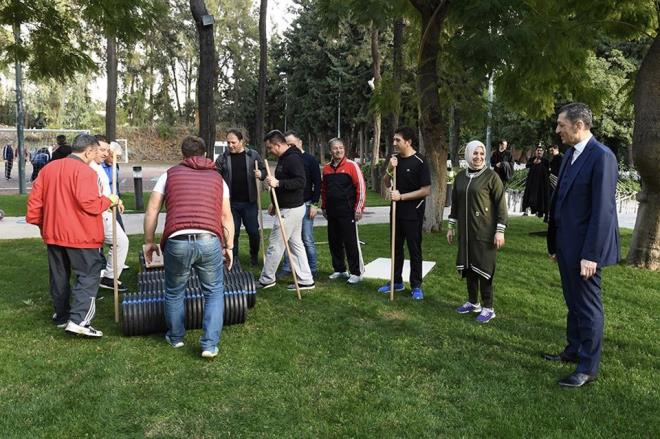 Bu dili sadece bilgisel ya da dnceler zerinden deil, ocuklarla ilgili btnsellik anlaynn milli eitim mdrlerine yanstlmas asndan ele aldklarn belirten Seluk, yle konutu: