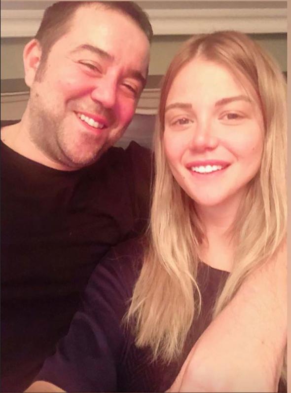 GLMEY SEVYORUZ  Turanl da bu gelime sonras suskunluunu bozdu: &#8220;Bir sredir birbirimizi tanyoruz. ok fazla ortak noktamz var. Tiyatroyu, mzii, en ok da glmeyi seviy