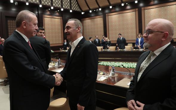 YILMAZ ERDOAN: DAHA NCE BYLE BR HIZ GRMEDK: Kabulde ynetmen, oyuncu ve yapmc Ylmaz Erdoan, Trk sinema ve dizi sektrnn uluslararas alanda rekabet gcnn artrlmasn amalayan yasa teklifinin ksa srede TBMM Genel Kurulu'na gelerek yasalamasna iaret ederek sorunlarnn zm noktasnda daha nce byle bir ivme ve hz grmediklerini syledi.