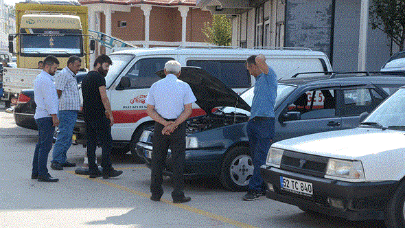 Boya taknts olan aramasn    Bir ok paras ya da kart byk kaza nedeniyle boyal olan arabalardr.