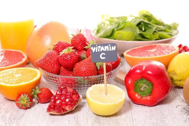 C vitamini<br>    Kolajen retimini arttran C vitaminini, ilek, mandalina, domates,  kivi, portakal gibi yiyeceklerden alabilirsiniz.