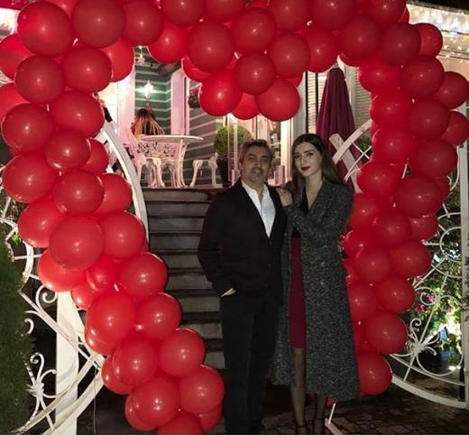 Peki Necati amaz'n boanaca ei Nagehan amaz (Kak) kimdir? Nagehan Kak, ani bir kararla Necati amaz ile nikah masasna oturmasyla gndeme gelmiti. Kendisi niversite rencisiyken, 21 ya byk Necati amaz ile evlenen Nagehan amaz, byk tepki ekmiti.