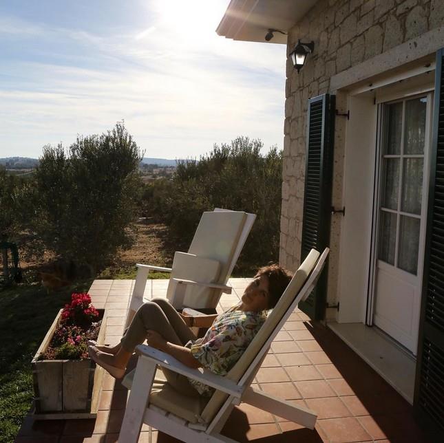 Fatih Portakal'n ei Armaan Portakal'n iftilikten nce stanbul'da ok baarl bir i hayat vard. 1992 ylnda balad alma hayatnda Armaan portakal, Trkiye'nin nemli firmalarnda pazarlama blmlerinde st dzey yneticilik yapt. Fatih Portakal henz hret olmamken ei st dzey ynetici olarak i dnyasnda biliniyordu.