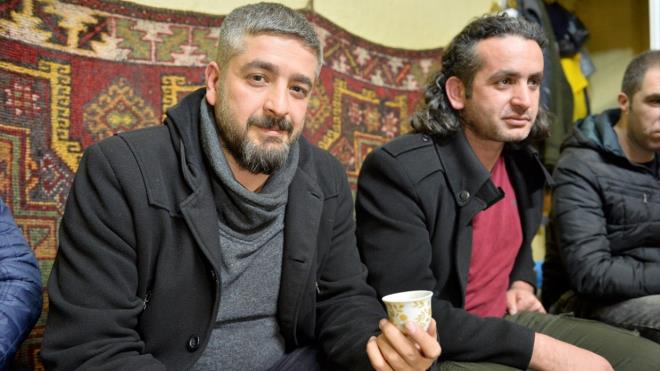 "Tadna bakan hayran kalyor"     Turizm seyahat acentesi iletmecisi smail Sincar, kente gelen misafirlerin yresel rnlere ilgi gsterdiini syledi. l dndan gelenlerin mrrann yapmnn ve tadnn ok merak ettiini belirten Sincar, yle konutu: "Bu kahvemizin tad ok gzel. Tek bir kt yan var o da bamllk yapyor. Gelen btn misafirlerimize ikram ediyoruz. l dndan gelenler tadna bakyor. Her tadna bakan da mutlaka hayran kalyor." dedi.