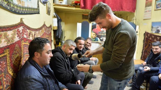 Mrra imeyi ok sevdiini belirten Halit Ku ise "Bu ay ocanda mrra yaplan gnleri iple ekiyorum. Mrra imeyi tavsiye ediyorum, herkes bu tad damanda hissetmeli." ifadelerini kulland