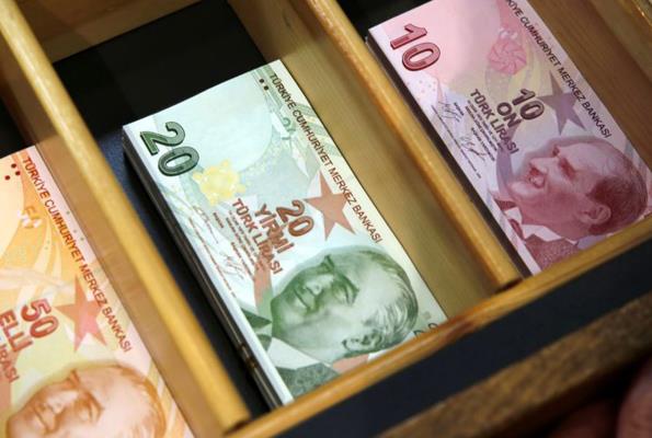 Bu yln ocak aynda asgari cret almak isteyen iyerinde, geen yln ayn aynda 3 bin 60 lira ve altnda cret alan ka ii altna baklacak. Geen yl ocak aynda bu kapsamda on ii altran iyeri iin bu yl on ii zerinden asgari cret destei verilecek. Eski uygulama devam etseydi, geen yln ayn aynda 4 bin 60 liraya kadar cret alan iiler iin destek salanacakt.