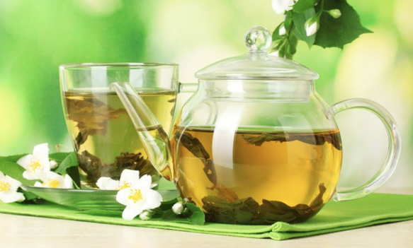 ABARTMAYIN: "Ancak bitkisel eyleri &#8216;iyi gelecek&#8217; diye ok abartmamak lazm. nk bnyeden bnyeye deimek zere beklemediimiz etkiler grlebilir. lalarda dozlar daha iyi bildiimiz iin daha net konuabiliyoruz yani &#8220;Gnlk 3 tabletten fazla almayn&#8221; gibi. Bitkiselde 6 bardak m 8 bardak m zarar gelir, bunu ok net bilmiyoruz. O yzden ok ar abartmamak lazm&#8221; ifadelerini kulland.