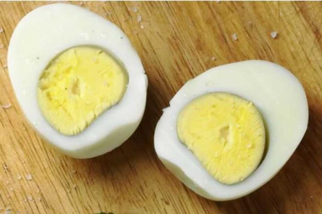 Rafadan yumurta tketemiyorsanz kays kvamnda da halayarak yiyebilirsiniz. Kimi zaman haladnz yumurtalarn griletiine ahit olmusunuzdur.