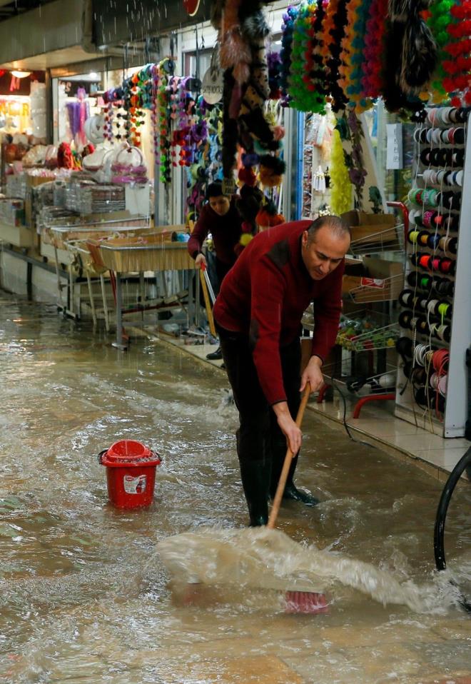 zmir ocak aynda metrekareye den 412 kilogram ya dt. Bu son 74 yln en yal ocak ay anlamna geliyor.