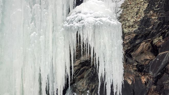 Toklu ky sakinlerinden Adem Deniz, yapt aklamada, elalenin her k mevsiminde donduunu ve ilkbahara kadar bu ekilde kaldn syledi.