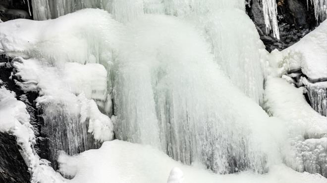Blgede doa fotorafl yapan Muhammed Ate de elalenin grsel gzelliinin ilgi ekici olduunu dile getirerek unlar syledi:  "elale hem yazn hem de kn gzel grntler sunuyor. elale ile dkld gletin tamamen donmas grsel gzellikler ortaya kartyor. Kn blgeye yaplacak turizm gezilerinde buras da grlmesi gereken yerler arasnda. zellikle doa turizmine ilgi duyan gezginlerin grmesi gerektiini dnyorum."