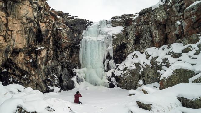 Metrelerce uzunluktaki buz ktlesi haline gelen ve 12 metre ykseklikten dklen elale ile glet, oluturduu grsel gzelliiyle blgeden geenlerin de ilgisini ekiyor.