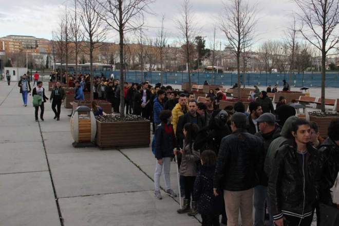 Oyun yapmclar ve oyunseverler stanbul'da dzenlenen oyun festivalinde bulutu. Etkinlie girebilmek iin oyunseverler, giri kapsnda uzun kuyruklar oluturdu.