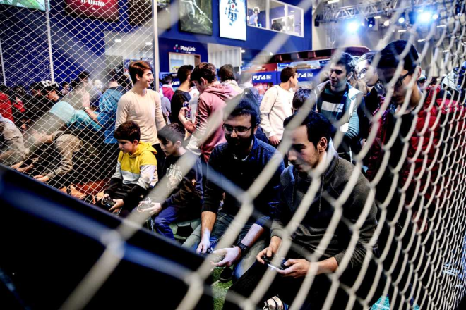 Ekinlie cosplay olarak katlan Deniz Berber de "Genel olarak bamsz yapmclarn yapt oyunlar bedava sergileniyor. Bu gerekten iyi bir ey bence. nsanlar geliyor, oyun oynuyor, dans ediyorlar. Ne ararsak var" dedi.