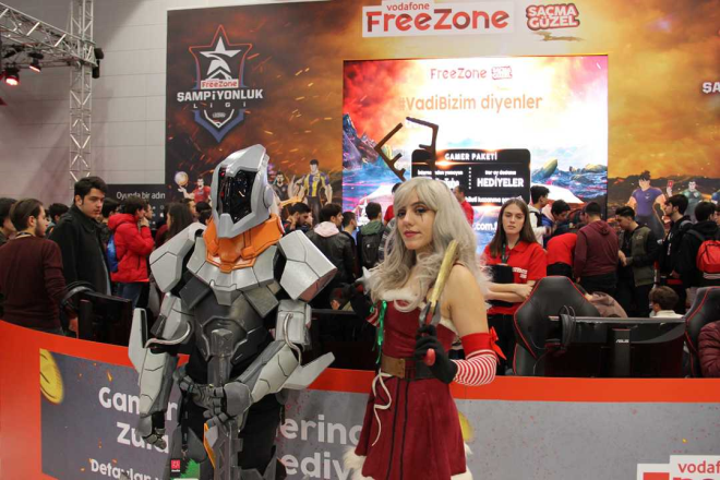 Genlerin yan sra ebeveyler de etkinlie olduka youn ilgi gsterdi. Etkinlik boyunca eitli oyun ve konferanslar devam edecek. Etkinlik Trkiye'nin eitli yerlerinden de ziyareti ekti.