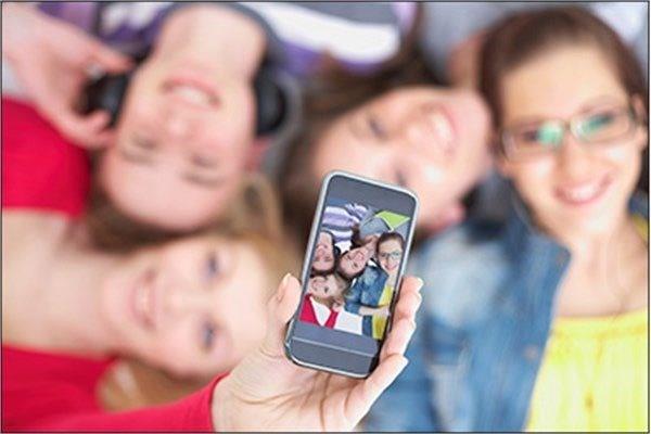 Z&#8217;ler annda vg ve ilgi bekleyen bir nesil. Bu nedenle adaylar, genlerin kendileriyle iletiim kurma abalarna annda yant vermeli.<br>  Sosyal medya zerinden verilen hzl yantlar semeni motive ediyor ve ciddiye alndklarn hissettiriyor. Onlar iin bir zekim ekmek de sorularna annda yant verilmesi de dl olabilir.