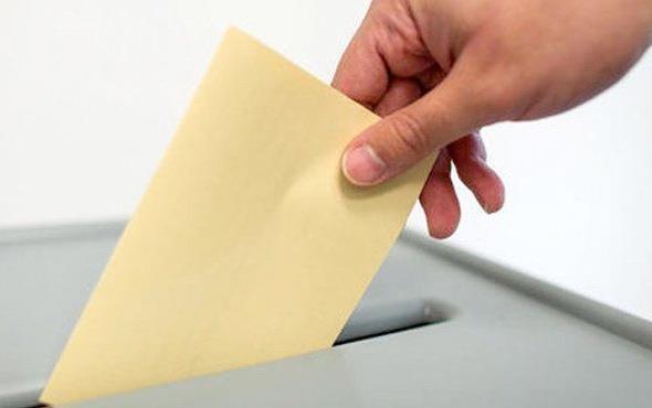 Trkiye, ilk kez parti bayraklarnn, aday afilerinin ve seim mziklerinin kullanlmad bir ortamda seime gidiyor.  <br>  Yksek Seim Kurulu (YSK) verilerine gre, Trkiye&#8217;de yaklak 57 milyon 94 bin semen bulunuyor.  <br>  lkemizdeki en yakn seim olarak gerekletirilen Cumhurbakan ve 27. Dnem Milletvekili Genel Seimlerinde, 18-29 ya aralndaki semen says toplam oy kullananlarn yzde 24,8&#8217;ini oluturdu.