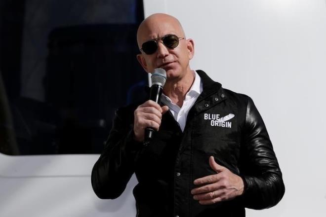 9- Jeff Bezos: Serveti: 112 milyar dolar, servetinin % 1.9&#8217;unu balad