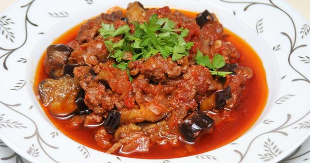 Restoran ve taverna sahiplerinin ise buna tepki olarak, musakkann "tamamen Yunan" olduunu gstermek iin piirdikleri musakkalarla fotoraflar paylatklar kaydediliyor.