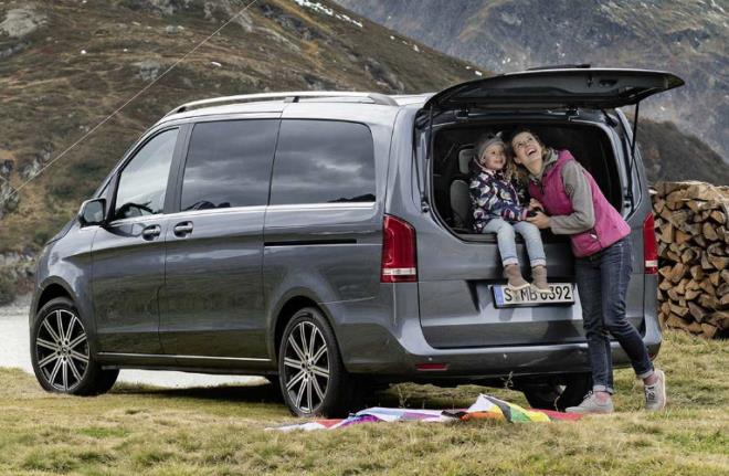 Mercedes-Benz V-Serisi'ne 2019 itibariyle katlan yeni bir motor seenei ise V300d adl versiyonun kaputu altnda yer alacak. Bu versiyondaki motor, 2.0 litrelik 4 silindirli dizel bir motor eklinde. Bu motor 239 beygir g ile 500 Nm tork retiyor.