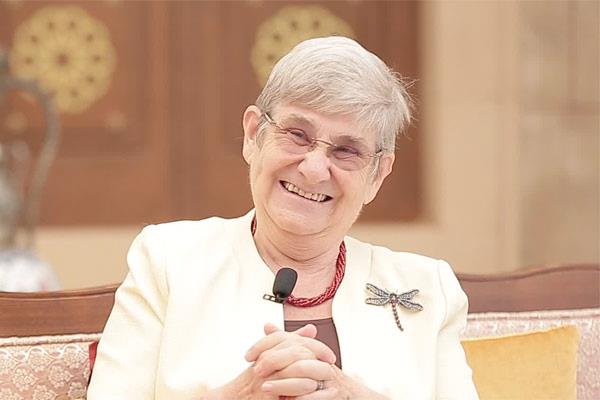 "BENM HAYATIM YA YEMEKLE GET! DNERDE TRANS YA OLMAMALI"   Dnerde ya kstlamas olmaz. Yalnz trans ya kullanlmayacak. Benim hayatm ya yemekle geti. Btn yemeklerin lezzeti yadan gelir. O uzun yaayan insanlar hayatlar boyunca Trabzon ya yemiler. Tavuk dner diye bir ey olmaz. nk tavuklar sni yemle besleniyorlar. Yalar bozulmam, ilenmemi, tahi edilmemi olarak vcuda girecektir.