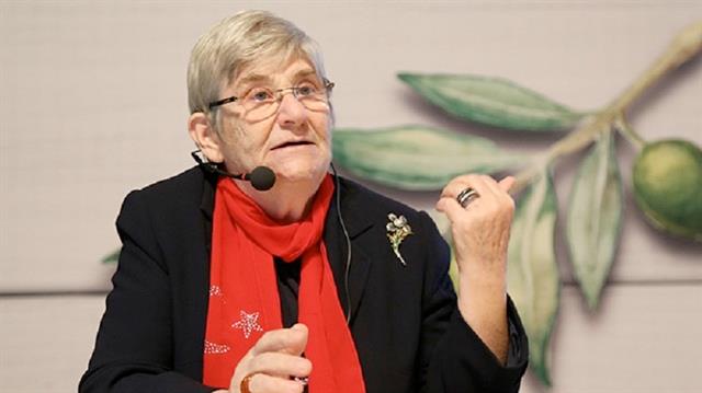 "YKSEK KOLESTROLDAN KORKMA! KAN EKERNDEN KORK!"   Kolestrol diye bir hastalk yok. Kollestrolu karan hekimler deil ila firmalardr. yi kolestrol, kt kolestrol diye bir ey yok. Kolestroldan korkmayn. Kolestrolu olan hanmlar ve beyler daha uzun yayorlar. ok byk bir tp yalan uyduruldu. Yksek kolestrolden korkmayn. Karacieri yalandran kan ekerinden kork! Kolestrol ya deil hormondur.