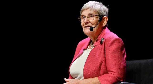 "OCUKLARINIZA KY YUMURTASI BULUN VERMELSNZ"  nsan vcudunun yzde 60' sudur, yzde 20'si hayvansal proteindir, yzde 19'u yadr. Yzde 1'den aas karbonhidrattr. Siz karbonhidrat ykleyeceksiniz. ocuklarmza yumurta vereceiz. Ky yumurtas bulacaksnz. Serbest gezen tavuklarn yumurtalarn bulacaksnz. Yumurtay halayp, ocuklarnza vereceksiniz.Milli Eitim Bakanl okullardaki kantinleri yasaklamaldr.