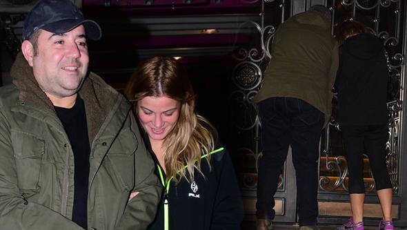 Beraberliklerini sosyal medya zerinden ilan eden Ata Demirer ve Asl Turanl, nceki gece BKM&#8217;deydi.