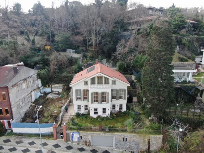 STANBUL BOAZI'NDA 60 YALI SATILIK  skdar, Beykoz, Saryer, Beikta, Adalar gibi ilelerde ounlukta bulunan kkleri fiyatlar 7.5 milyon lira ile 150 milyon lira arasnda deiiyor.