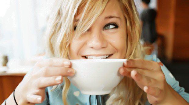 <p><b>YAPILII:</b></p>      <p>Patates, sarmsak ve soanlarn kabuklarn soyup gzelce ykayn. Ardndan iri iri dilimleyip orba tenceresine atn. Barbunya, Bulgur ve mercimekleri ykayp sznce tencereye ilave edin. Biber, zencefil ve spanaklar dorayp zerine ilave edin. Son aamasnda ise su ve salay ayr bir kapta kartrp tencereye ekleyin.</p>      <p>Orta atete soanlarn yumuamas iin ortalama 40 dakika kaynatn. Piirdiiniz orbay blenderda przsz hale getirin.</p>      <p>Sosu hazrlamak iin kk sos tavas iinizi grecektir.Bir tk kaynattktan sonra karm orbaya dkn. Tuzsuz bir ekilde tketin, baharat serpebilirsiniz.</p>