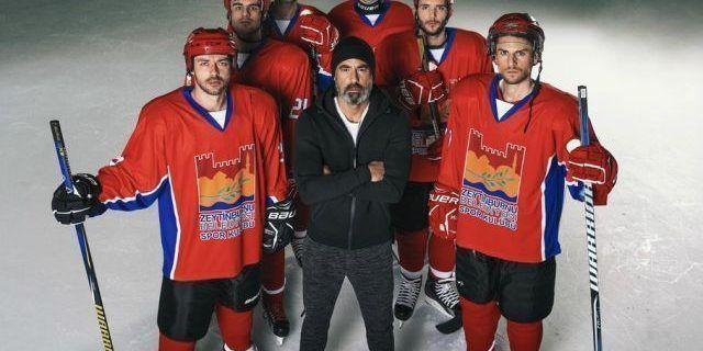 OYUNCULAR KM: Meri Demiray, Banu Tezcan ve Elif Aslkefeli&#8217;nin yazd dizide balca rolleri Tayan Ayaydn, Vildan Atasever, Hilmicem ntepe, Eslem Akar, Anl Tetik, Atakan Ylmaz, Tugay Bahi, Arda Aranat ve Kaan Altay Kprl paylayor.