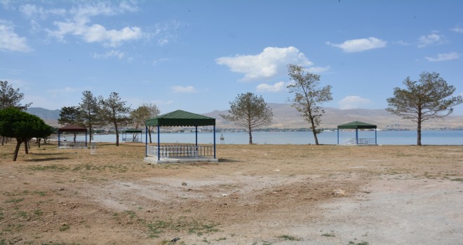 6- Tatvan plk: Eskiden plk olarak kullanlan bu mekan imdilerde Tatvan halk tarafndan yzmek ve piknik iin kullanlyor. Ancak mekann sahipsizlii herkesi zyor.