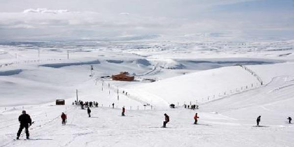 14- Kayak Merkezi, Bitlis&#8217;in Tatvan ilesi snrlarnda yer alan Kayak merkezi, Trkiye&#8217;nin en uzun pistine sahip. Kayak sevenler iin gzel bir tatil imkan olabilir. Tek eksii Kayak Merkezinde sadece bir otelin yer almas.