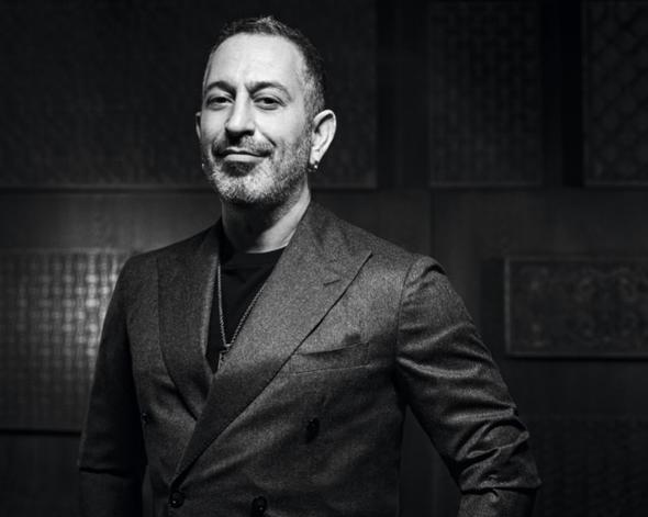 &#8220;90&#8217;larn banda 17-18 yandaydm. ine kapank demeyeyim bu ilerin kkyle ok ilgilenen bir ocukluk geirdim.Her ey ok Gzel Olacak&#8217;ta Mazhar (Alanson) abinin oynad karakter kendi fotorafn kesip Porsche&#8217;nin iine koyar. O bendim ite. Fotoraflar kesip kesip kendimce afilerde en balarda yer aldm. Filmlerde oynadm. Yazdm. izdim."