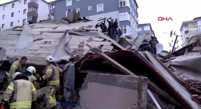 hbar zerine olay yerine ok sayda AFAD, polis, salk ve itfaiye ekibi sevk edildi.