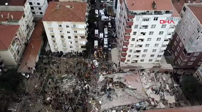 Binada 12 daire bulunduu ve oturanlarn olduu belirtildi.