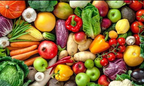 UURUMUN NEDEN GDERLER...Tavan, limonun Ankara halinde 2 TL&#8217;ye ancak maliyetini kurtardn, perakendecinin de 2.5 TL&#8217;den daha az satabilmesinin mmkn olmadn belirtti. Tavan, bu giderlerin 50 kuruluk rnde de 5 liralk rnde de benzer olduunu, dolaysyla zellikle tarla fiyat dk rnlerde byk uurum ortaya kmasnn sabit giderlerden kaynaklandn savundu.