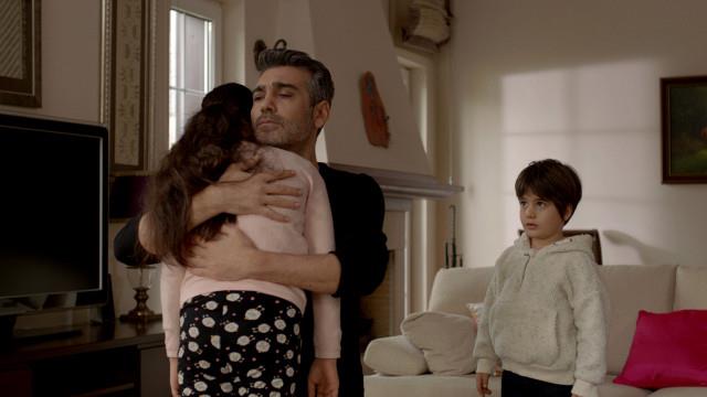 PEK KADIN SON BLMDE NELER OLDU: Bahar&#8217;n tek arama hakkn Arif&#8217;ten yana kullandn renen Sarp kskanlktan deliye dnd. Arif&#8217;in kim olduunu ve neden Bahar&#8217;n onu aradn merak ederken, ayn zamanda ocuklarn da neden Arif&#8217;i bu kadar sevdiklerini anlamaya alt.