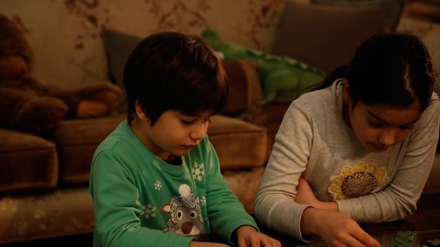 Babas ile aras bozuk olan Arif ise yapt itirafla bir kardei daha olduunu syledi Enver&#8217;e imdi herkes Arif&#8217;in kardeinin kim olduunu merak ediyor. Dizinin son blmlerinde iyice merak konusu olan Arif hakknda gizli gerekler yava yava ortaya kyor.