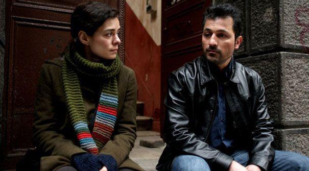 Bahar'n anszn haber vermeden ekip gitmesi ile darmadan olan Arif'i iten ie bitiren bir olay daha vardr. Yakn arkada Yeliz'in ldn Bahar'dan saklamak Arif'e artk ok zor gelir.