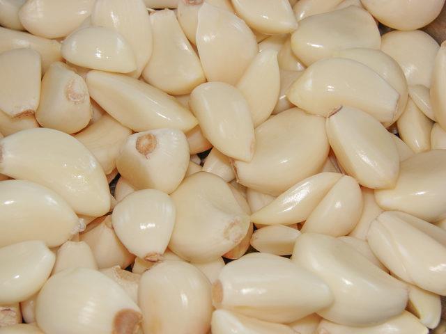 Sarmsak. Sarmsakta bulunan di-alil-dislfidinin, tmr geliimini engelliyor. Ayn zamanda dzenli olarak tketildiinde tmr oluumuna da engel oluyor.