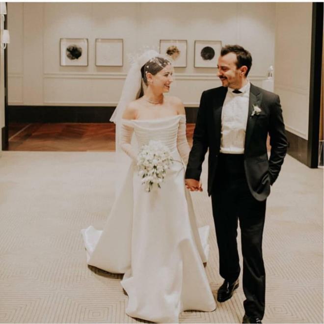 Kna gecesine, bata Songl den olmak zere, Nur Fettaholu ve Yldz ar Atiksoy gibi nl isimler de katld. te yln dnnden fotoraflar